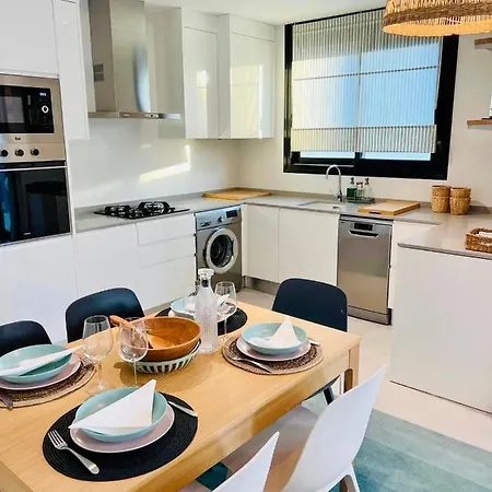 A Brand New 60m From The Ocean :) Apartment